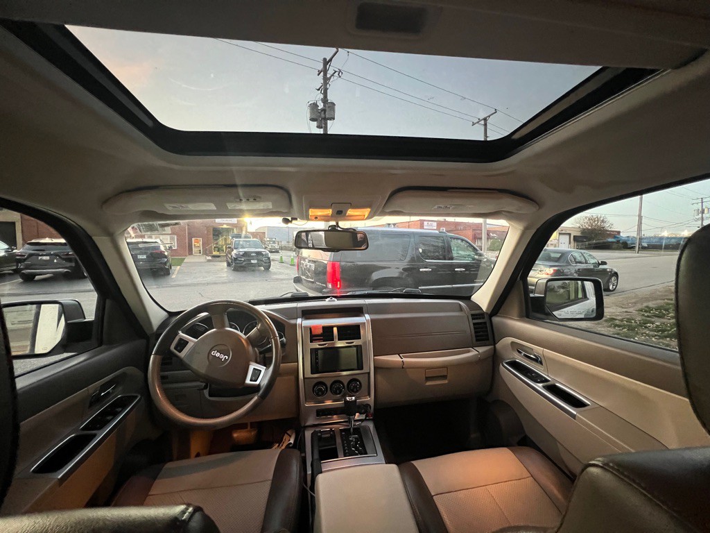 2008 Jeep Liberty Image 14
