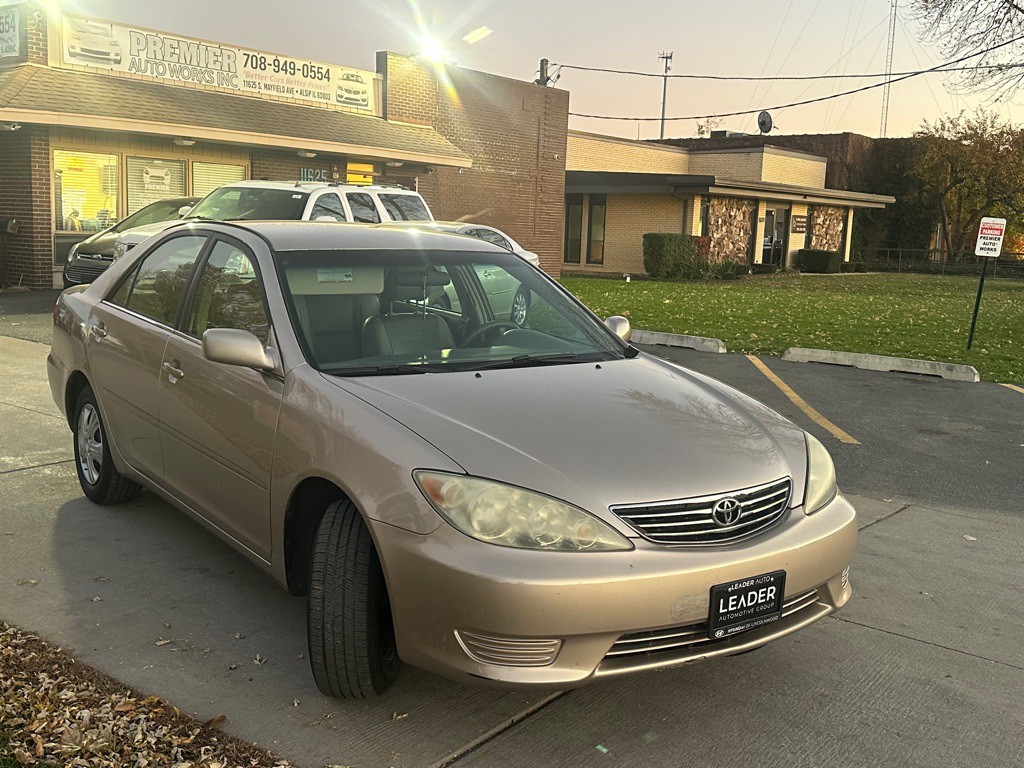 2005 Toyota Camry Image 2