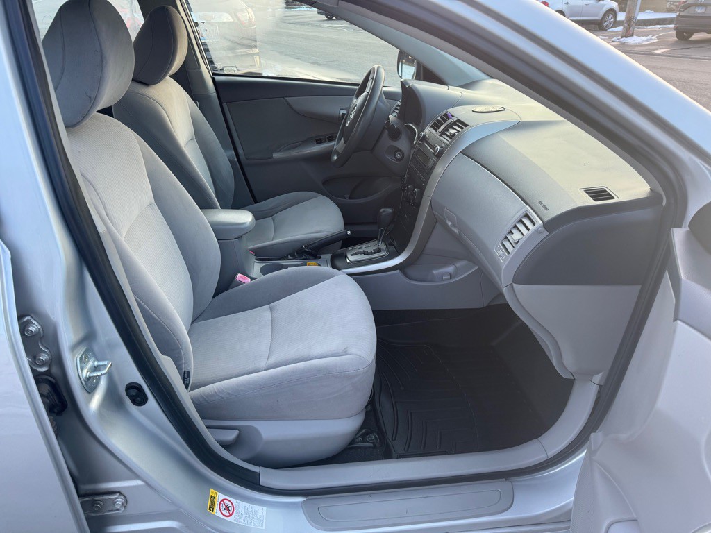 2010 Toyota Corolla Image 9