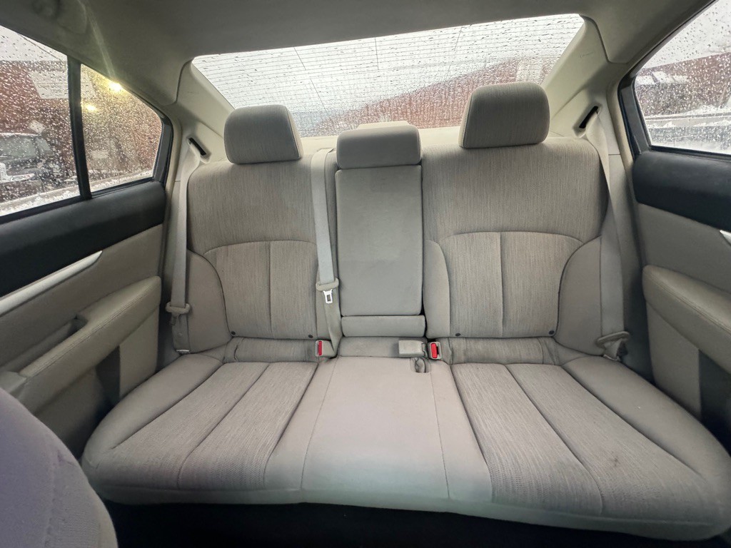 2013 Subaru Legacy Image 8