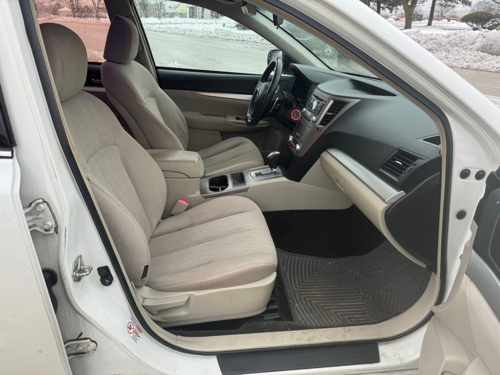 2013 Subaru Legacy Image 9