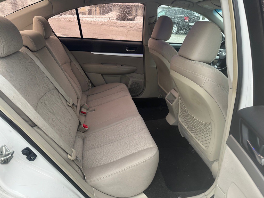 2013 Subaru Legacy Image 10