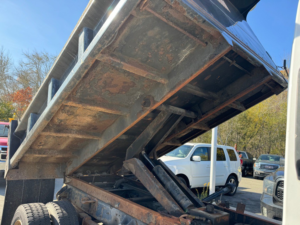 2003 Chevrolet C/K 4500 Image 16