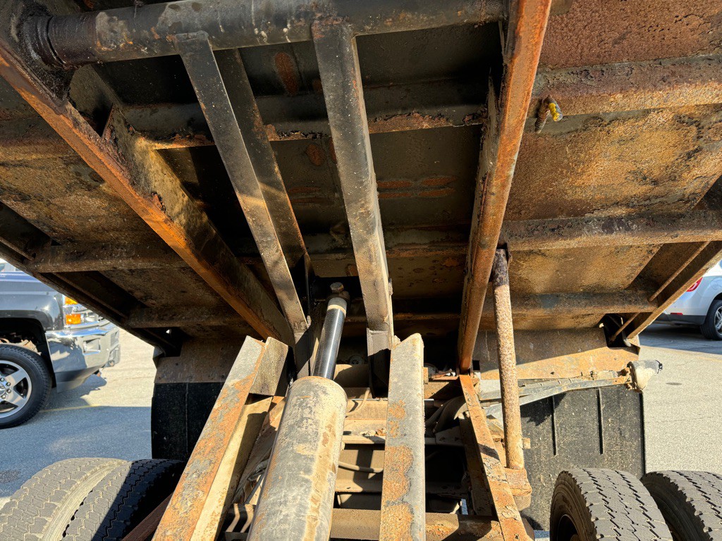 2003 Chevrolet C/K 4500 Image 25