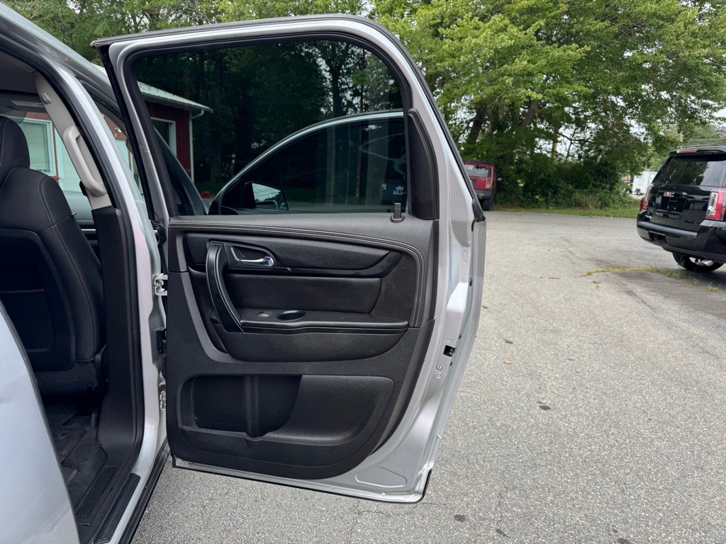 2016 GMC Acadia Image 28