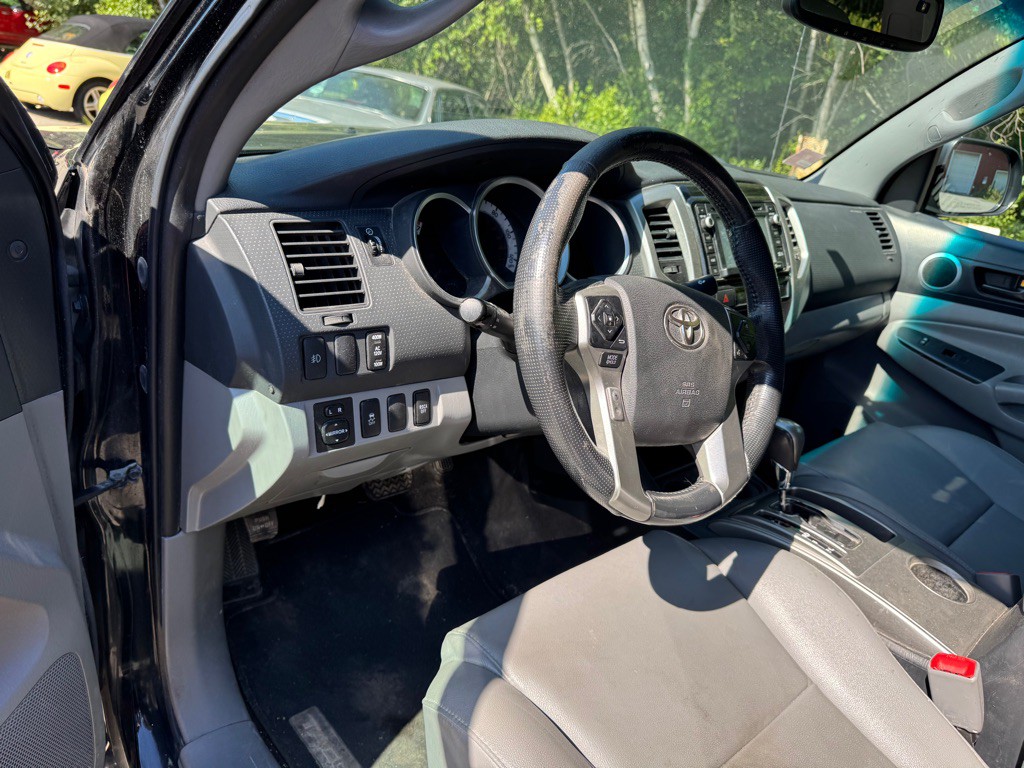 2014 Toyota Tacoma Image 11