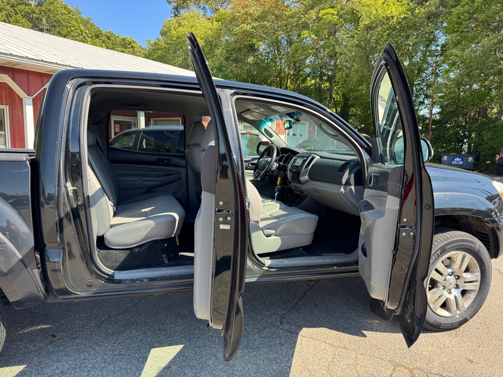 2014 Toyota Tacoma Image 17