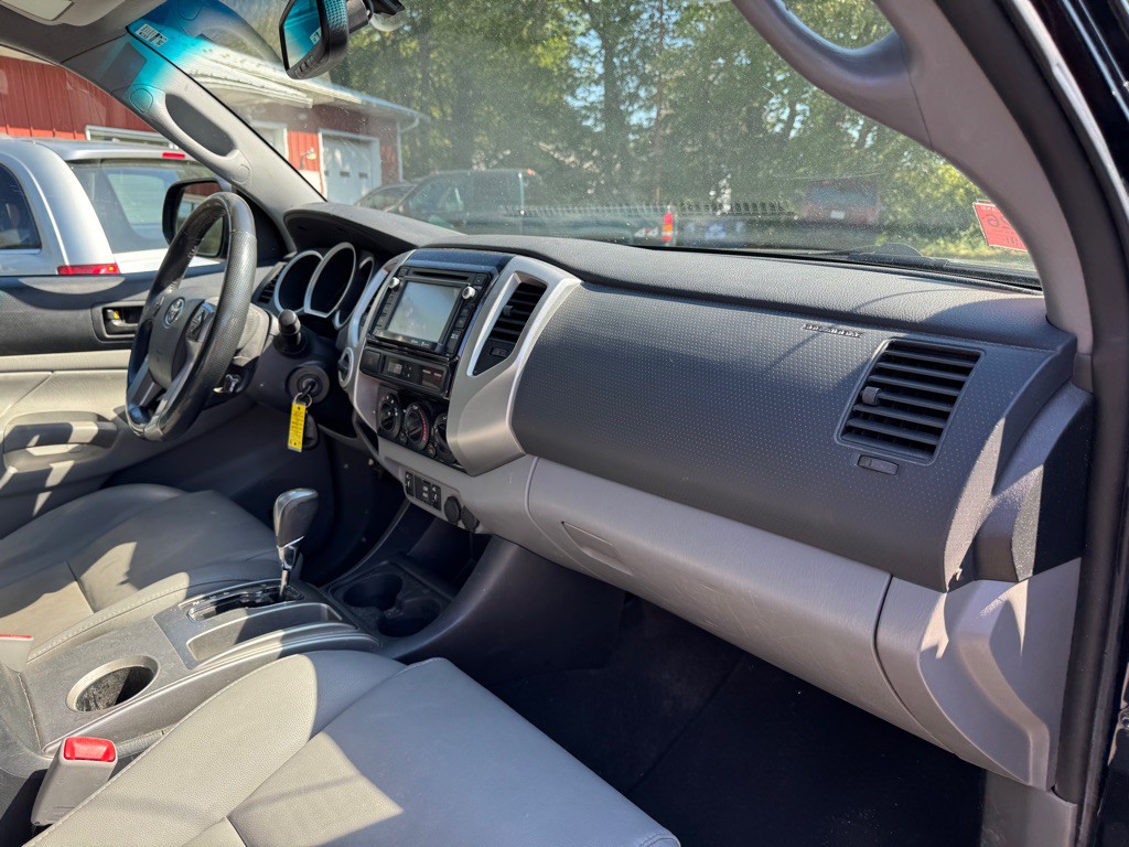 2014 Toyota Tacoma Image 18