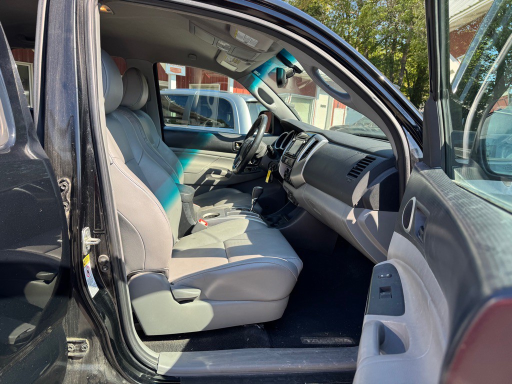2014 Toyota Tacoma Image 19