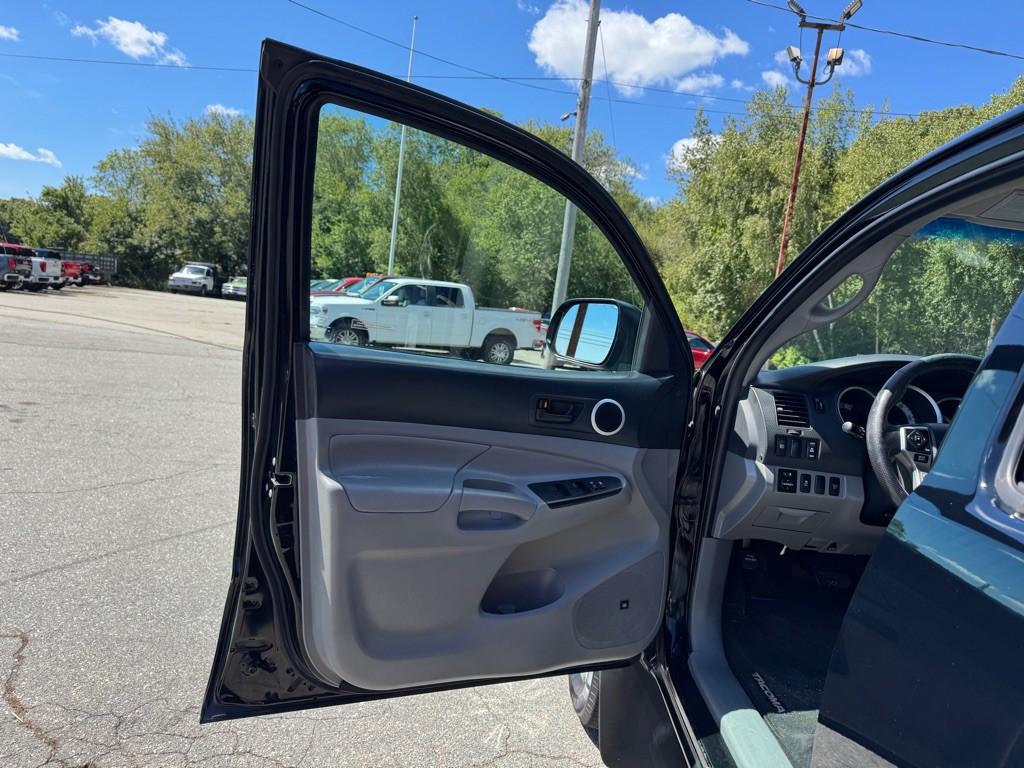 2014 Toyota Tacoma Image 19