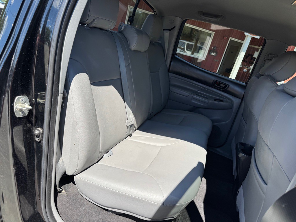 2014 Toyota Tacoma Image 28