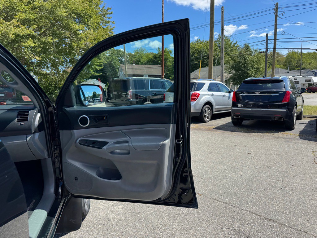2014 Toyota Tacoma Image 30
