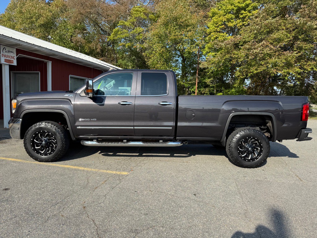 2015 GMC Sierra Image 2