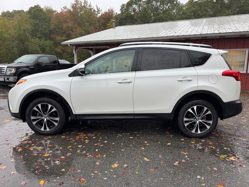 2015 Toyota Rav4 Image 2