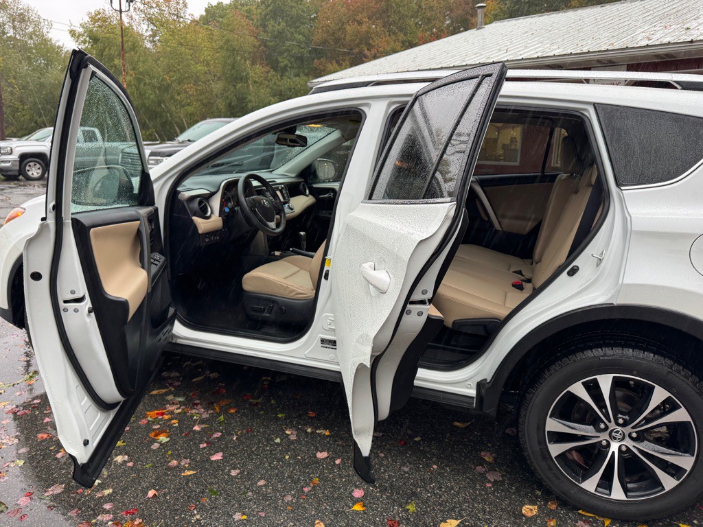 2015 Toyota Rav4 Image 9
