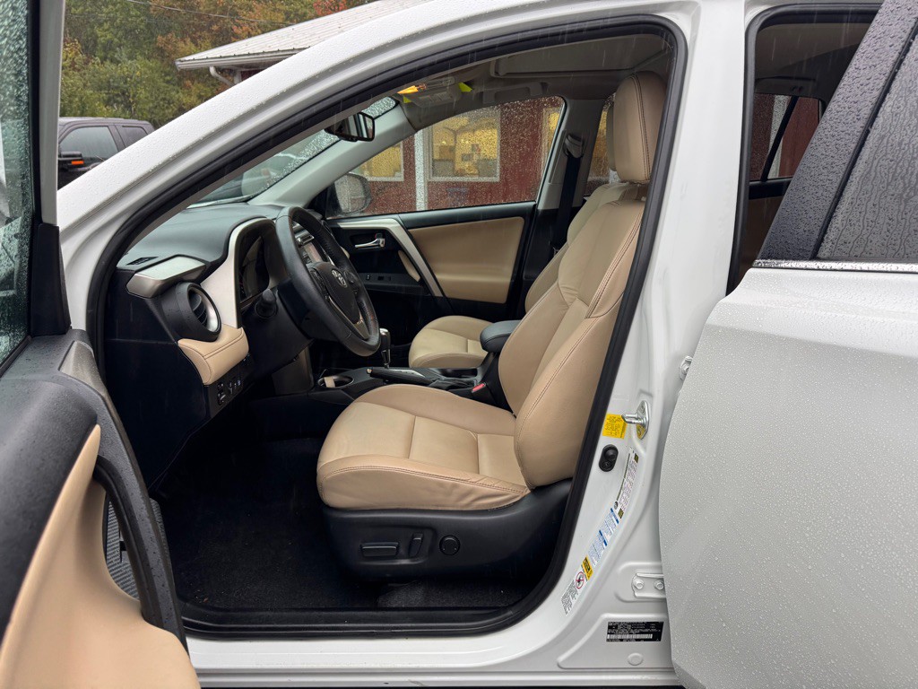2015 Toyota Rav4 Image 11