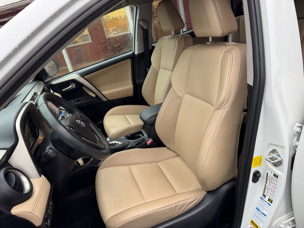 2015 Toyota Rav4 Image 12