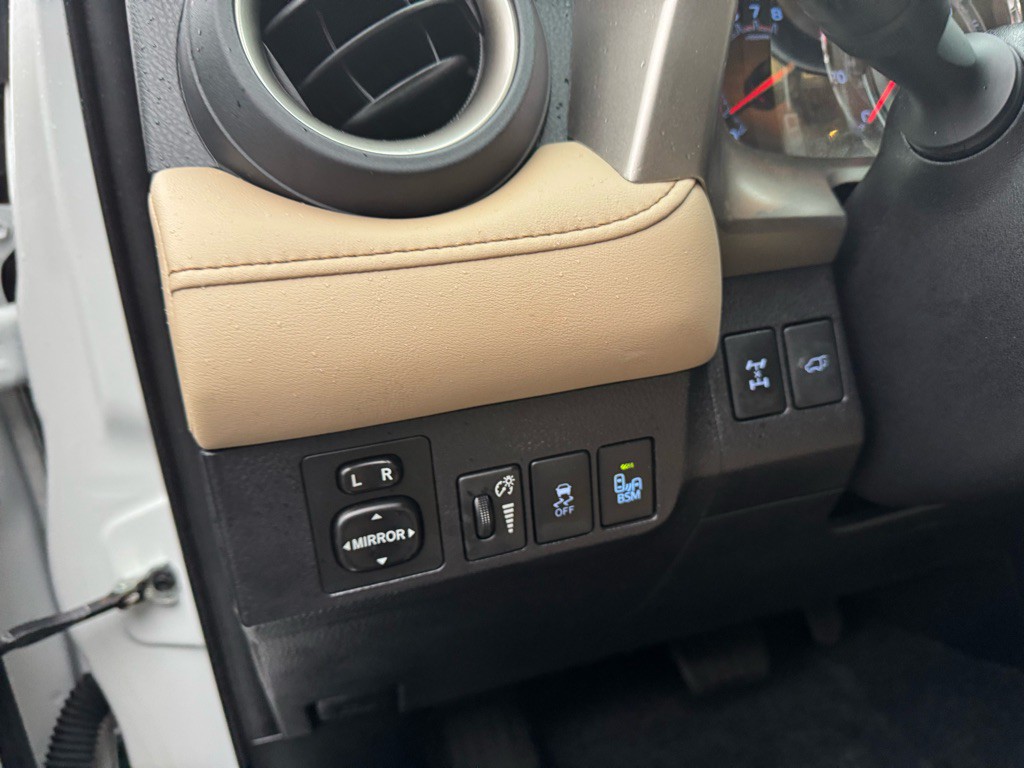 2015 Toyota Rav4 Image 13
