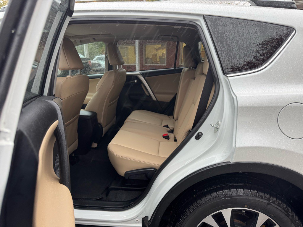 2015 Toyota Rav4 Image 14