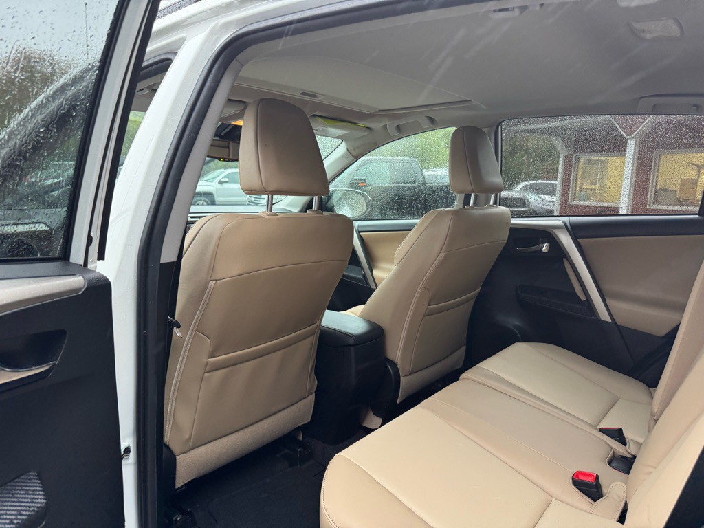 2015 Toyota Rav4 Image 15