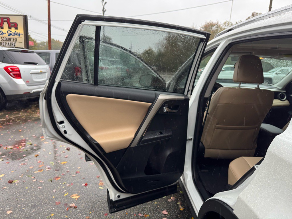 2015 Toyota Rav4 Image 17