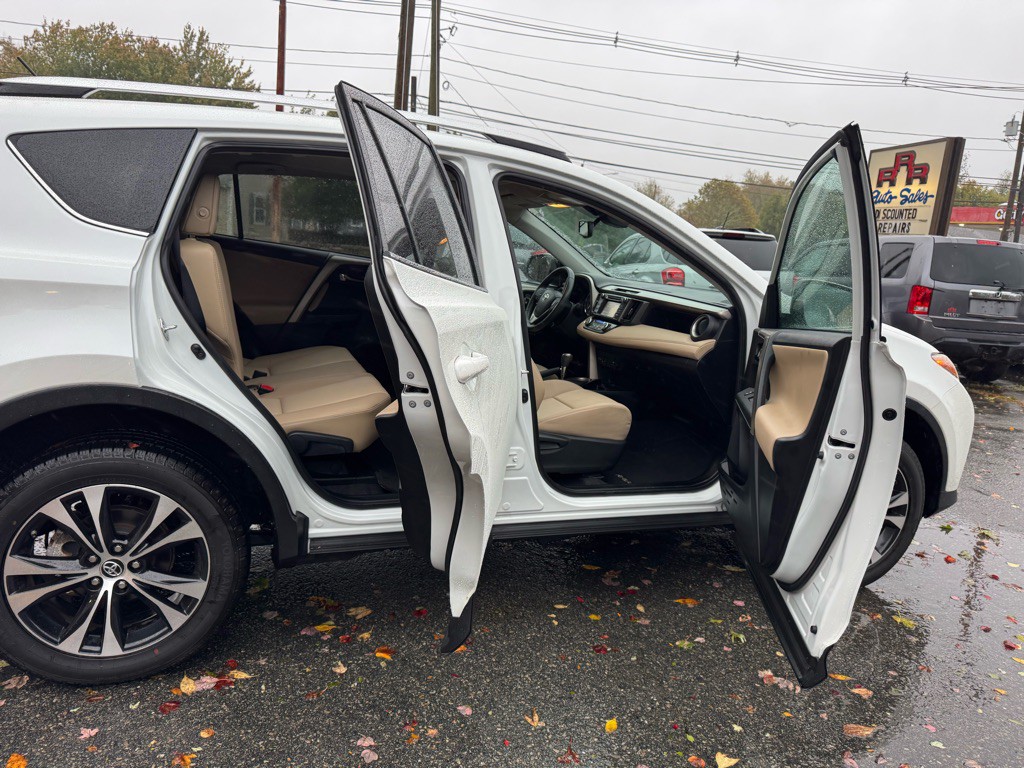2015 Toyota Rav4 Image 21