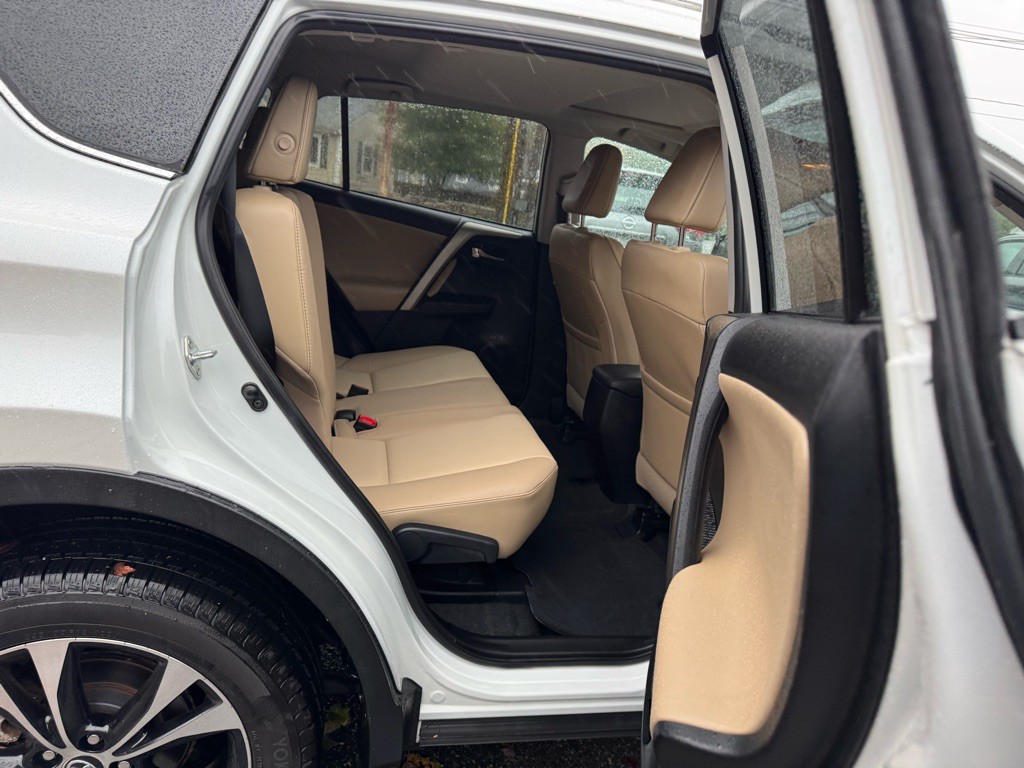 2015 Toyota Rav4 Image 25