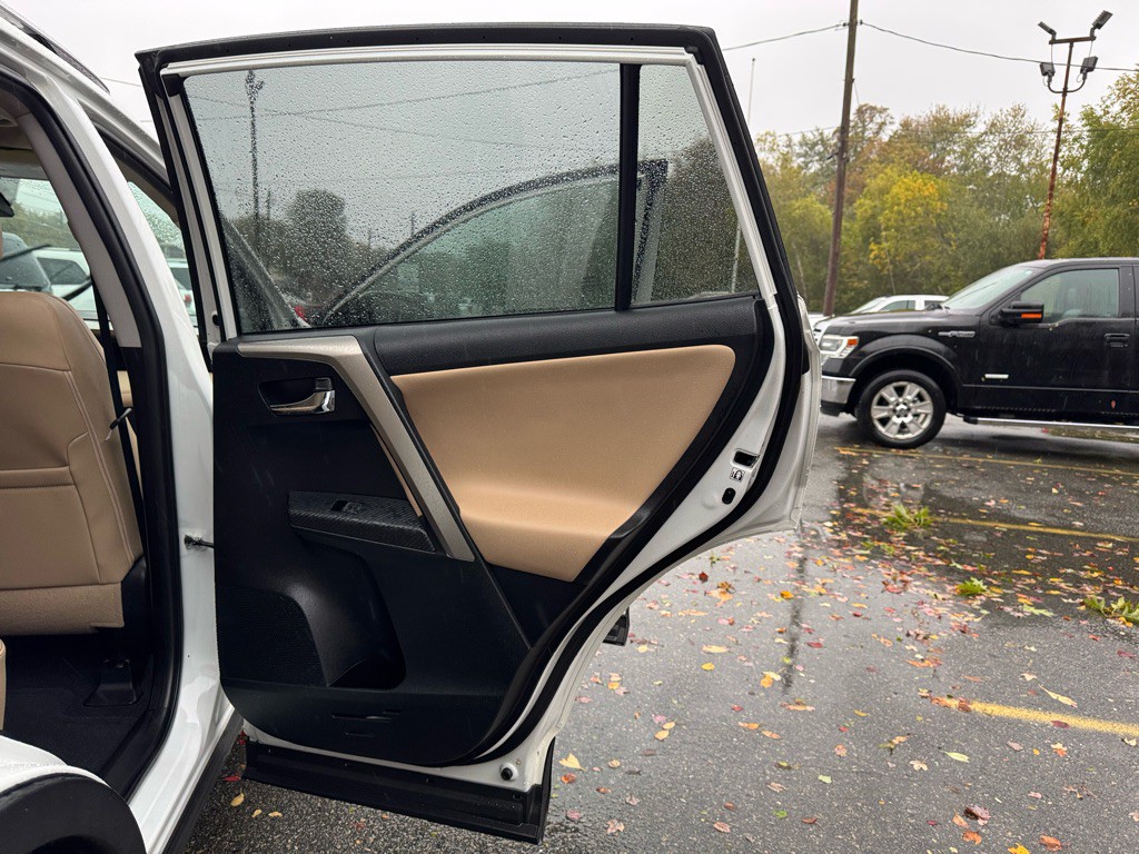 2015 Toyota Rav4 Image 30