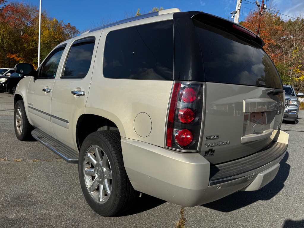 2009 GMC Yukon Image 3