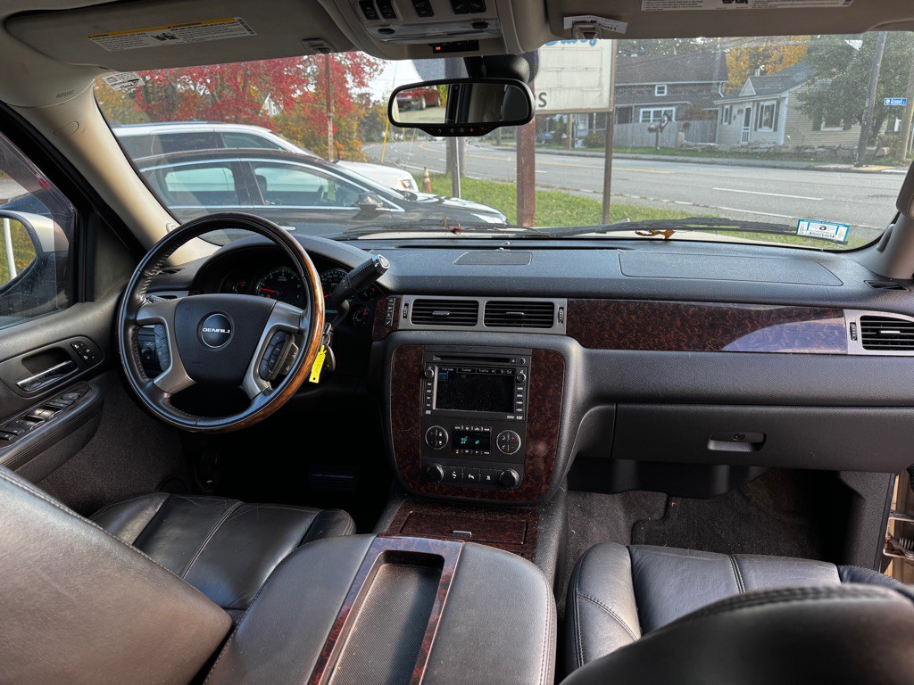 2009 GMC Yukon Image 28