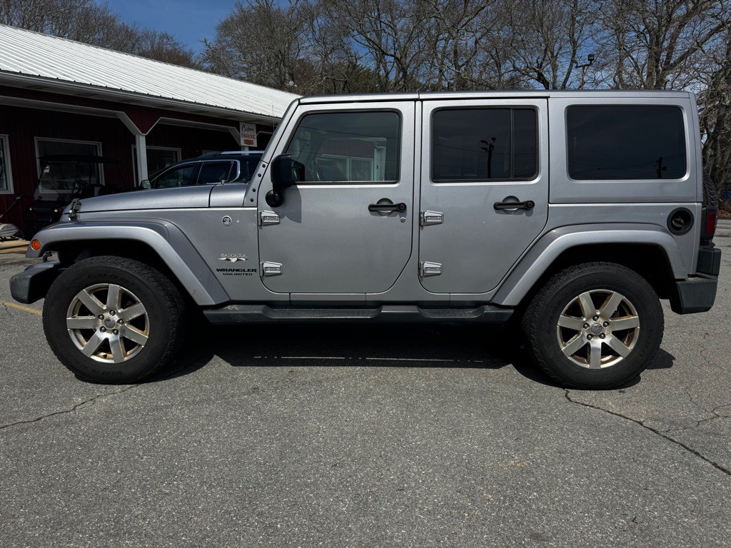 2017 Jeep Wrangler Unlimited Image 2