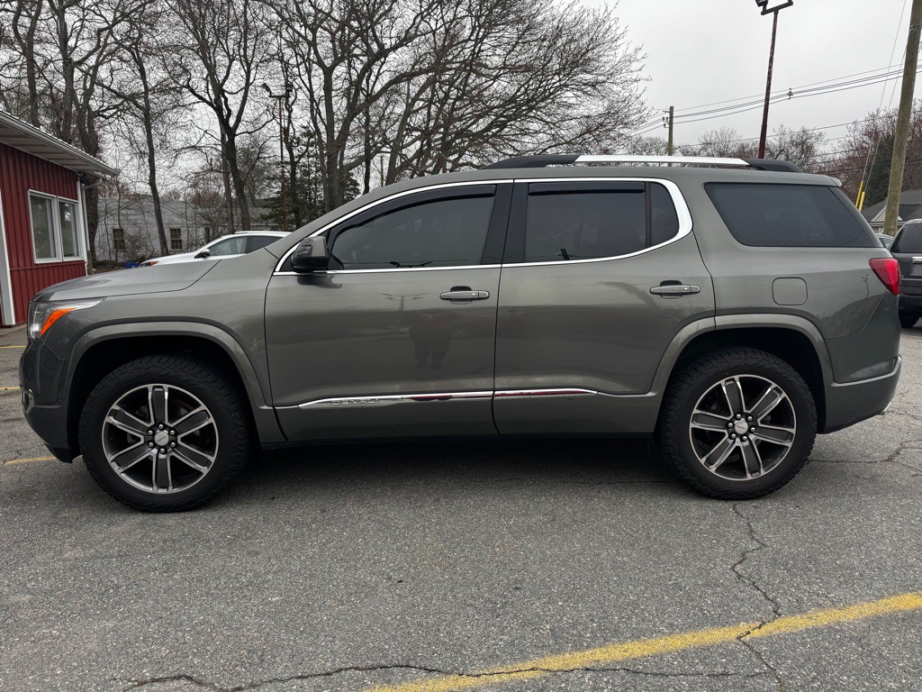 2018 GMC Acadia Image 2