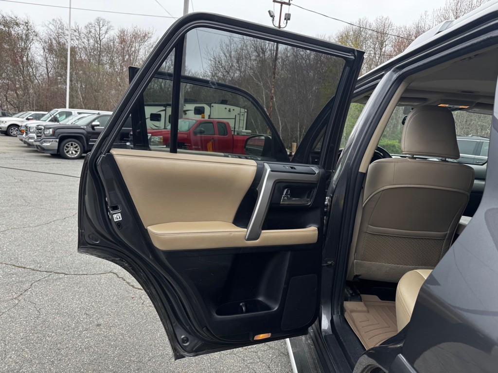 2015 Toyota 4Runner Image 17
