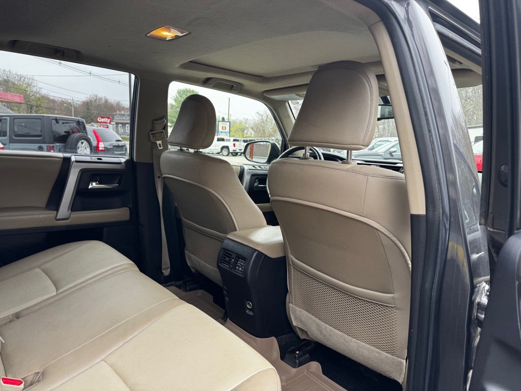 2015 Toyota 4Runner Image 25