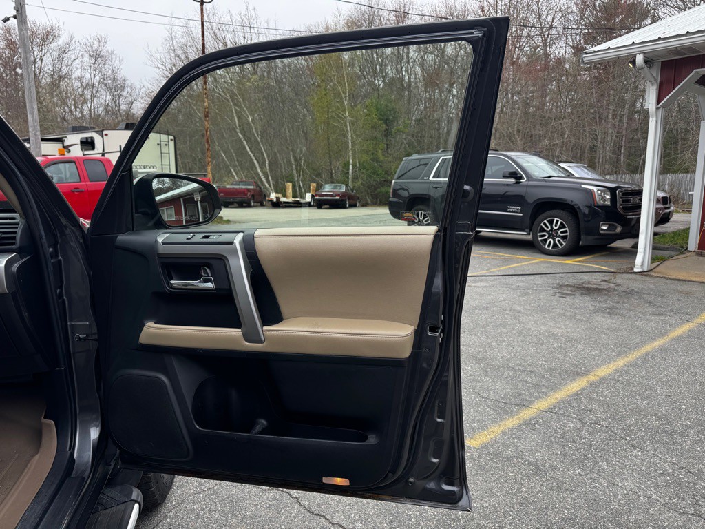 2015 Toyota 4Runner Image 27