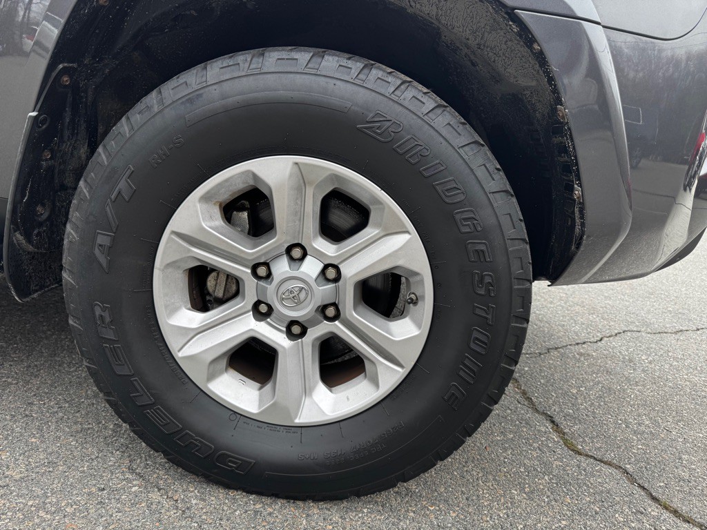 2015 Toyota 4Runner Image 30