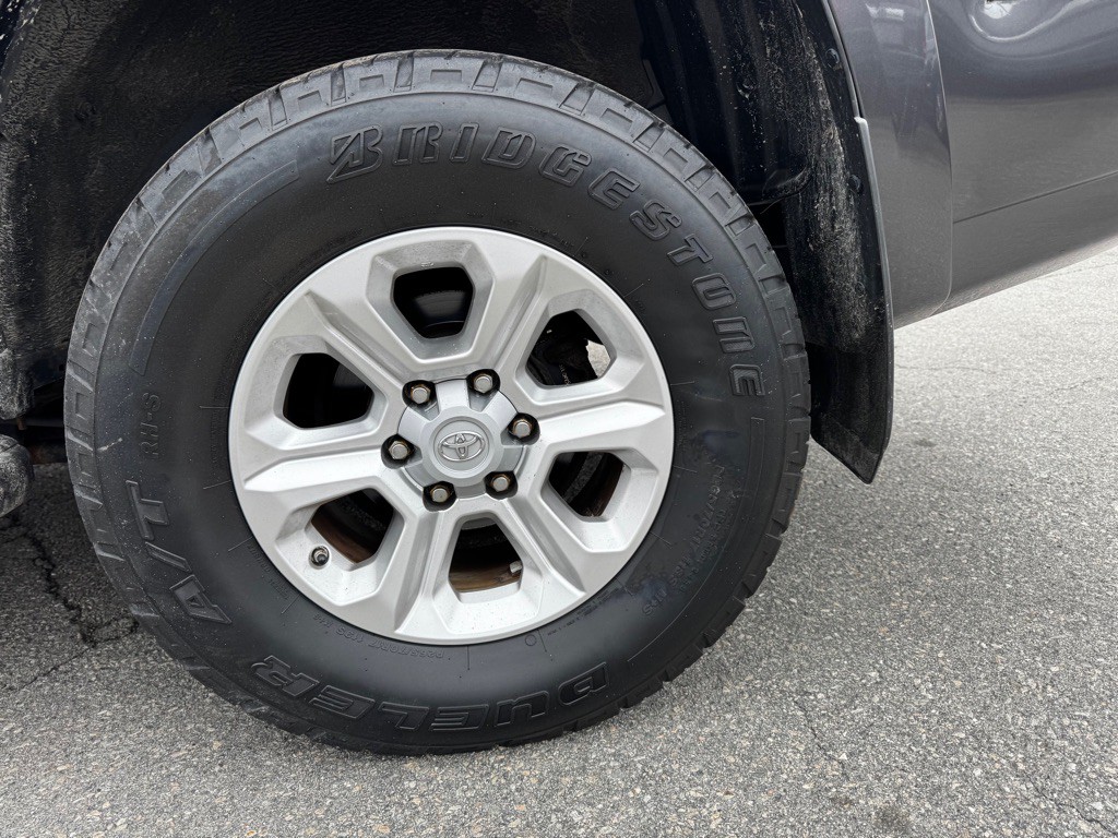 2015 Toyota 4Runner Image 33