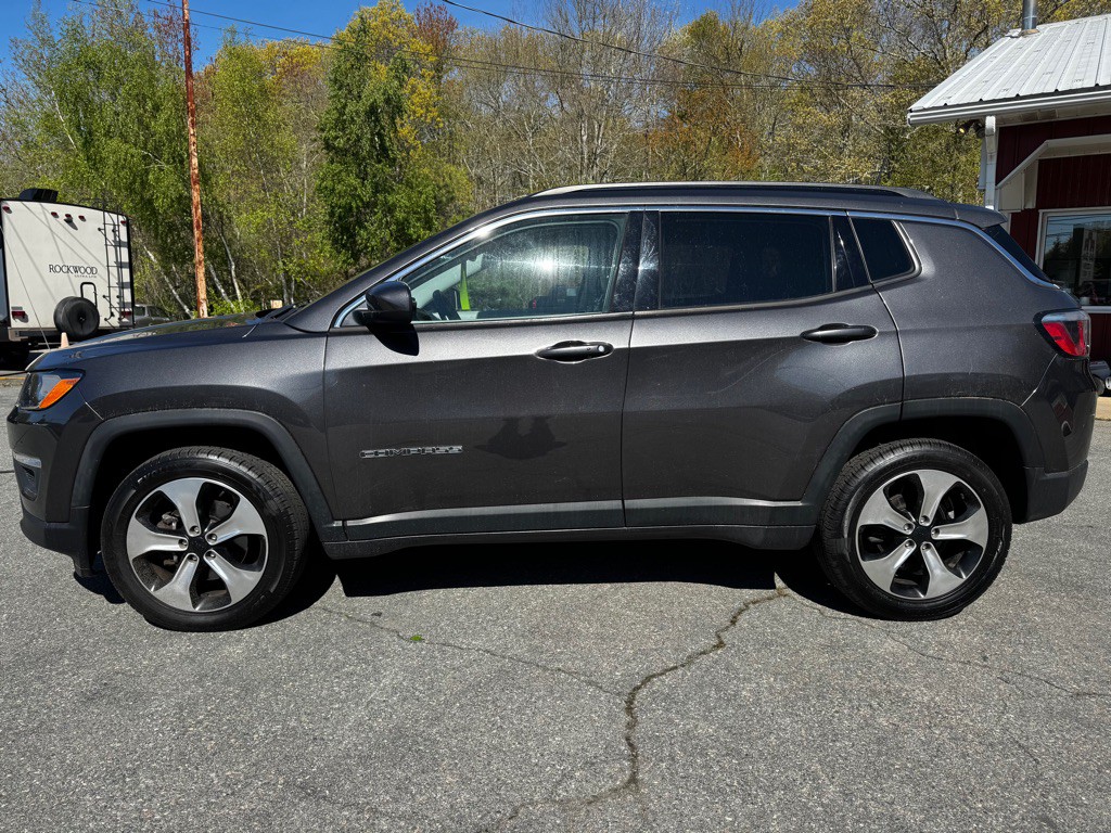 2017 Jeep Compass Image 2