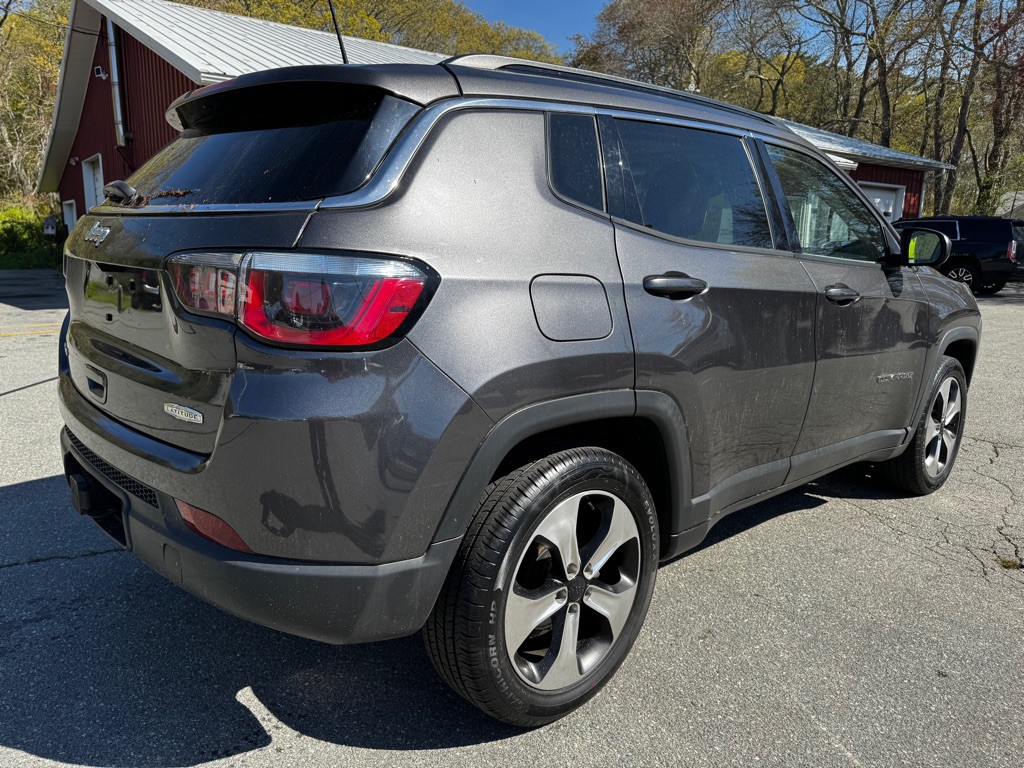 2017 Jeep Compass Image 8