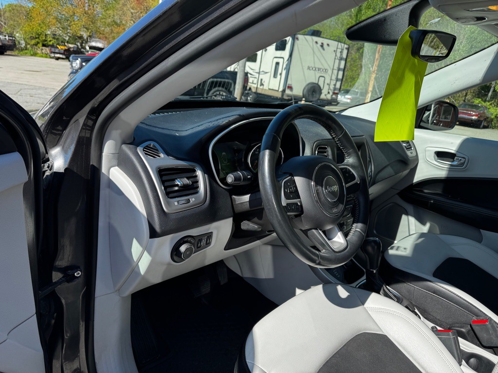 2017 Jeep Compass Image 10