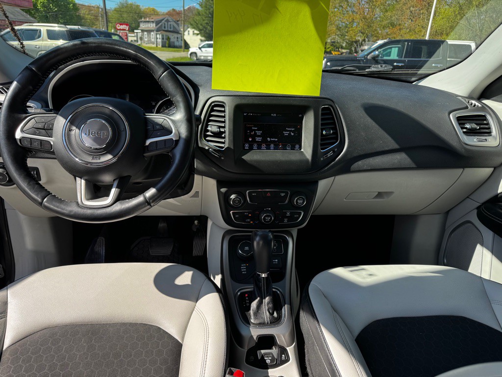 2017 Jeep Compass Image 11