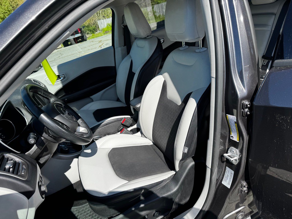 2017 Jeep Compass Image 13