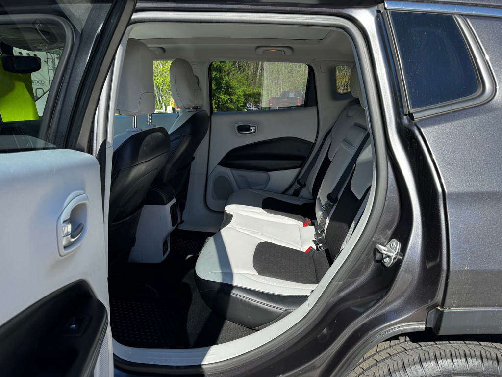 2017 Jeep Compass Image 14