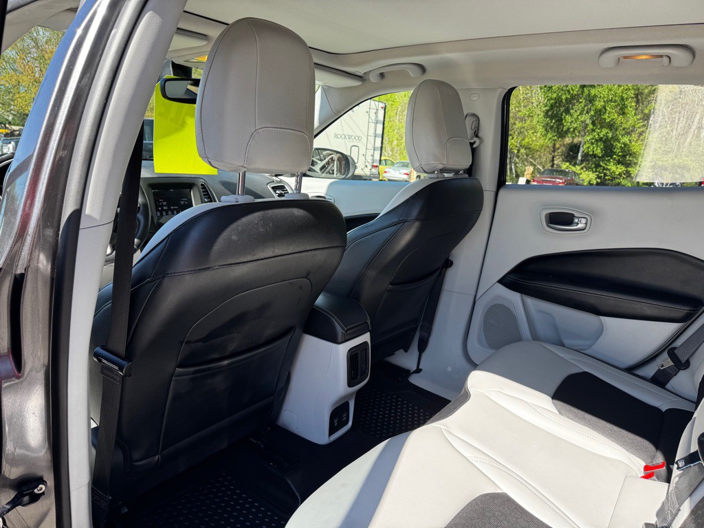 2017 Jeep Compass Image 16