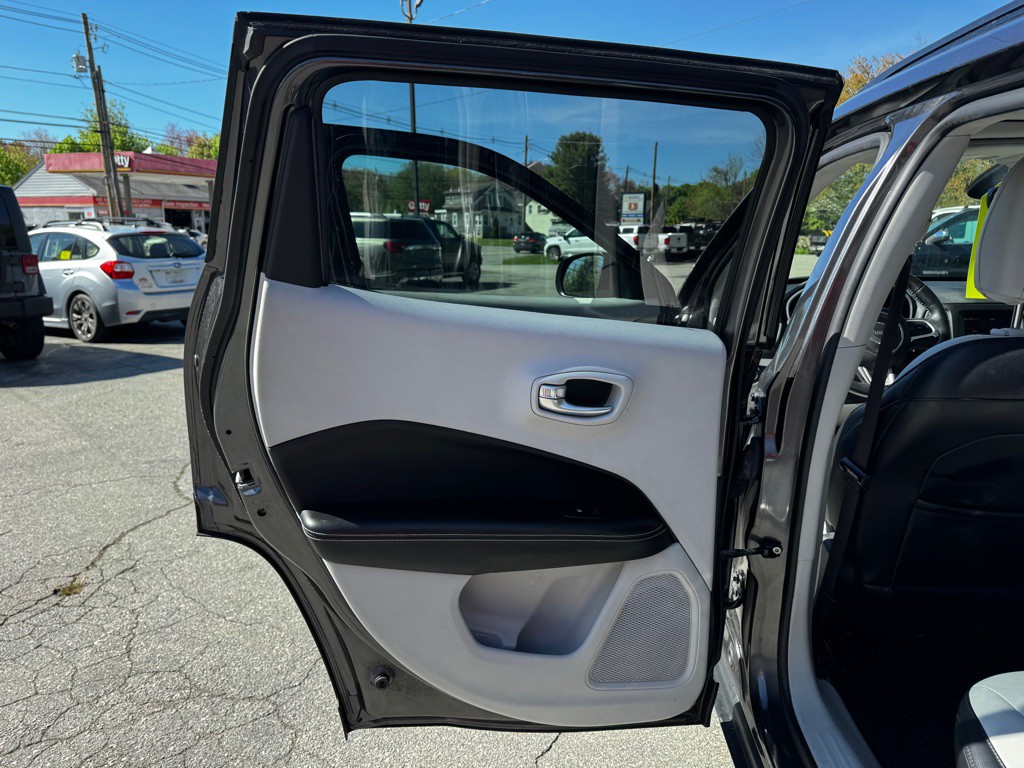 2017 Jeep Compass Image 19