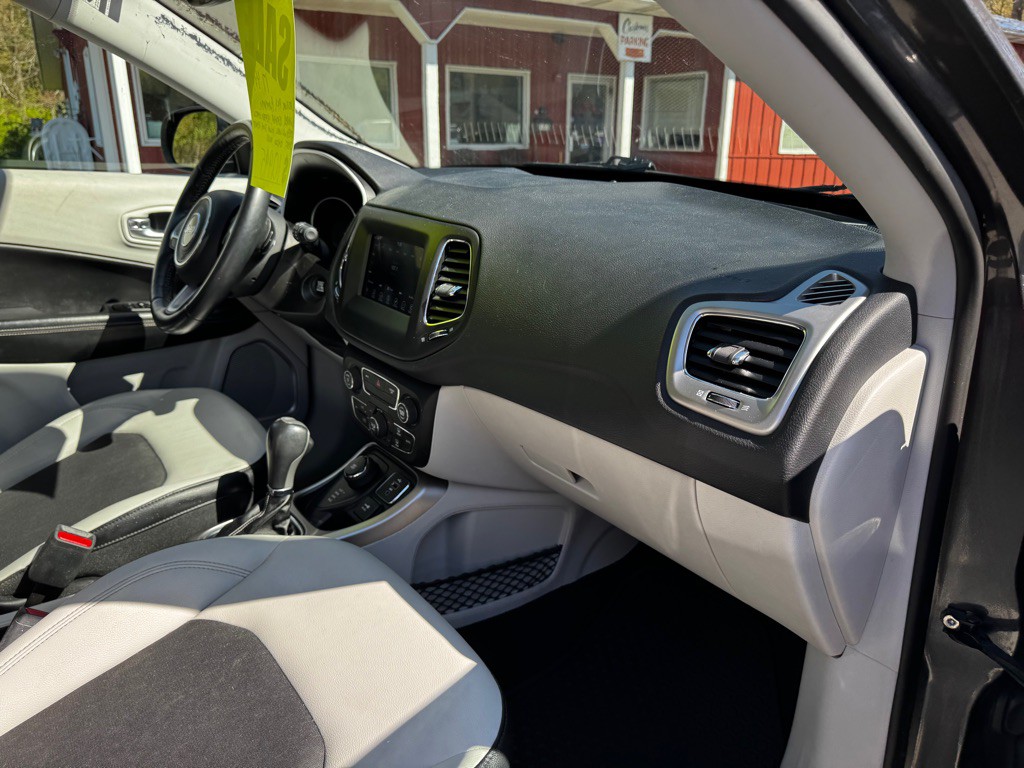 2017 Jeep Compass Image 22