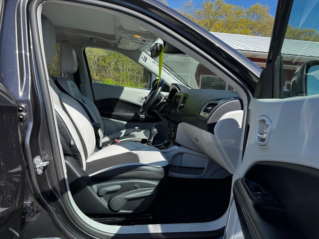 2017 Jeep Compass Image 23