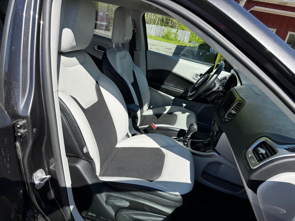 2017 Jeep Compass Image 24