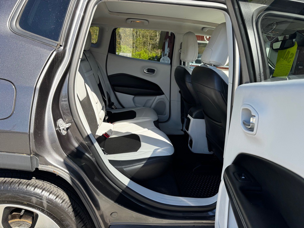 2017 Jeep Compass Image 25