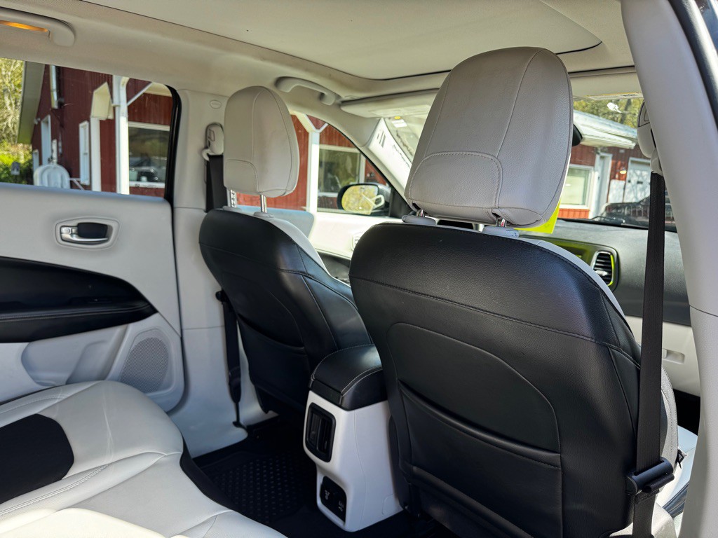 2017 Jeep Compass Image 27